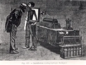 Radiguet x-ray machine (engraving) (b/w photo) Radiguet x-ray machine (engraving) (b/w photo)