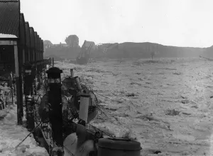 The River Thames during The Great Freeze of 1895 (b/w photo) The River Thames during The Great Freeze of 1895 (b/w photo)