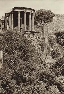 Roma: Tivoli, Tempio della Sibilla (b/w photo) Roma: Tivoli, Tempio della Sibilla (b/w photo)