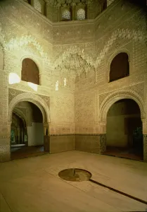 The Room of the Two Sisters (Sala de las Dos Hermanas) 14th century (photo) The Room of the Two Sisters (Sala de las Dos Hermanas) 14th century (photo)