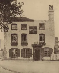Spaniards Inn on Hampstead Heath, London, a favourite haunt of Dick Turpin (b/w photo) Spaniards Inn on Hampstead Heath, London, a favourite haunt of Dick Turpin (b/w photo)