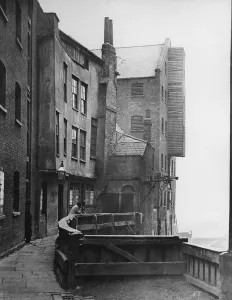St. Mary Overy's Dock, Southwark, c.1881 (b/w photo) St. Mary Overy's Dock, Southwark, c.1881 (b/w photo)