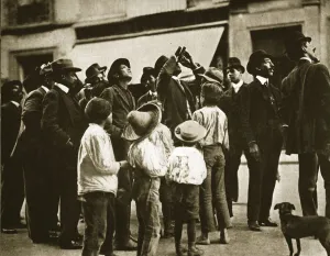 A street crowd in Mexico City observing Halley's Comet, April 1910 (b/w photo) A street crowd in Mexico City observing Halley's Comet, April 1910 (b/w photo)