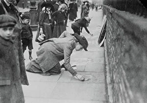 English Photographer Gallery: Suffragette pavement chalkers, c.1910 (b/w photo)