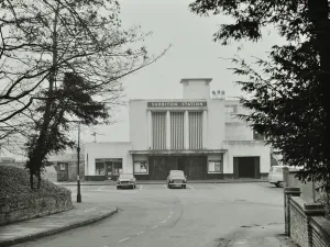 Suburbia Gallery: Surbiton Railway Station, viewed from Victoria Road, 1969 (b / w photo)