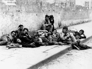 Impoverished Gallery: Sweet Idleness, Naples, 1897 (glass plate)