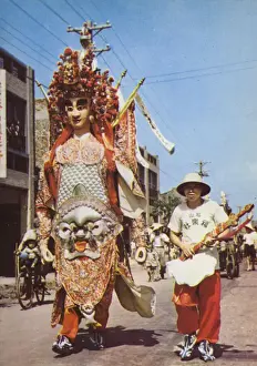 Taiwan: Getting ready for a Buddhist parade, 1960 (photo) Taiwan: Getting ready for a Buddhist parade, 1960 (photo)