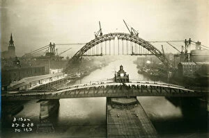 Cranes Gallery: The Tyne Bridge under construction, 27th February 1928 (b / w photo)