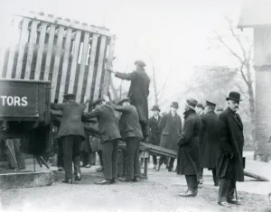 Unloading of the newly arrived Indian Rhinoceros, London Zoo, 1924 (b/w photo) Unloading of the newly arrived Indian Rhinoceros, London Zoo, 1924 (b/w photo)