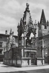 Verona, Arche degli Scaligeri; Verona, Tombs of the Scaligers (b / w photo) Verona, Arche degli Scaligeri; Verona, Tombs of the Scaligers (b / w photo)