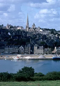 View of the Cathedrale Saint Tugdual (Saint-Tugdual) in Treguier (Cotes d' View of the Cathedrale Saint Tugdual (Saint-Tugdual) in Treguier (Cotes d'