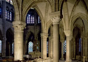 View of the columns and vaulting in the ambulatory (photo) View of the columns and vaulting in the ambulatory (photo)