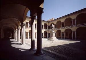 View of the courtyard with the statue of Alessandro Volta (1878) View of the courtyard with the statue of Alessandro Volta (1878)