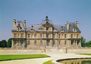 View of the East facade of Chateau de Maisons-Laffitte, built 1642-51 (photo) View of the East facade of Chateau de Maisons-Laffitte, built 1642-51 (photo)