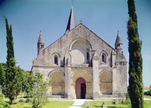 View of the facade of the Church of St. Pierre, 1150-75 (photo) View of the facade of the Church of St. Pierre, 1150-75 (photo)
