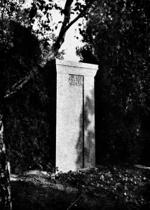 View of Gustav Mahlers gravestone (b/w photo) View of Gustav Mahlers gravestone (b/w photo)
