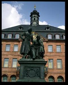 View of the New Town Hall and the Grimm Brothers monument (photo) View of the New Town Hall and the Grimm Brothers monument (photo)