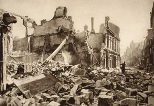 View of Rue St. Martin, Soissons, 1918 (b/w photo) View of Rue St. Martin, Soissons, 1918 (b/w photo)
