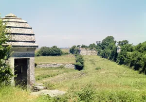 View of the ruined fortifications built by Richelieu after 1628 (photo) View of the ruined fortifications built by Richelieu after 1628 (photo)