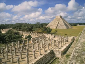 View of Temple of the 1000 Columns with the Pyramid of Kuculcan (photo) View of Temple of the 1000 Columns with the Pyramid of Kuculcan (photo)