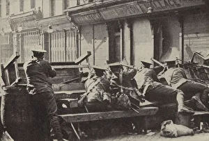 War on the streets of Dublin in 1916 (b/w photo) War on the streets of Dublin in 1916 (b/w photo)