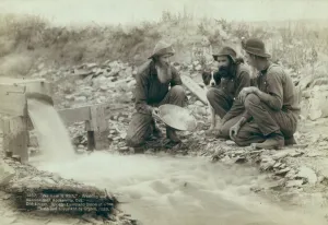 Washing and panning gold, Rockerville, 1889 (b/w photo) Washing and panning gold, Rockerville, 1889 (b/w photo)
