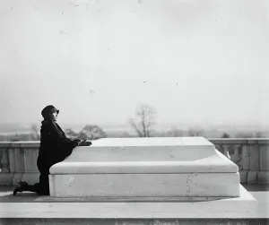 1914 1918 Gallery: Woman Kneeling at Tomb of Unknown Soldier, Arlington National Cemetery, 1922 (b/w photo)