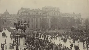 Women's parade passing Trafalgar Square in the rain, 1915 (b/w photo) Women's parade passing Trafalgar Square in the rain, 1915 (b/w photo)