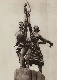 Metal Gallery: Worker and Kolkhoz Woman, sculpture by Vera Mukhina, Moscow (b / w photo)
