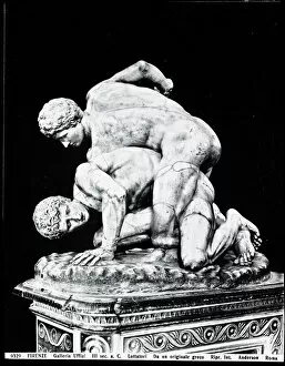 Bare Gallery: The Wrestlers, after a Greek original of the 3rd century BC (marble) (b / w photo) (see also 31428)