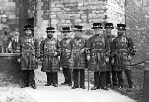 Tower of London Gallery: Yeoman Warders of the Tower of London (b / w photo)
