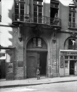 Young boy before no 52, rue Saint-Andre-des-Arts, 1920 (b/w photo) Young boy before no 52, rue Saint-Andre-des-Arts, 1920 (b/w photo)