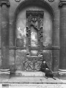 Young Boy Seated Outside the Ecole Nationale des Beaux-Arts, Paris, 1890-1900 (b/w photo) Young Boy Seated Outside the Ecole Nationale des Beaux-Arts, Paris, 1890-1900 (b/w photo)