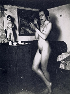 Nina Hard nude full figure putting make-up 1921 Nina Hard nude full figure putting make-up 1921