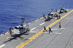 AH-1Z Super Cobra helicopters land aboard USS Essex AH-1Z Super Cobra helicopters land aboard USS Essex