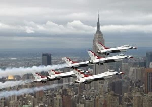 Images Dated 26th May 2005: Six F-16 Fighting Falcons with the U. S. Air Force Thunderbirds fly in delta formation