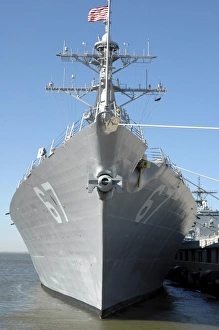 Images Dated 18th January 2004: The guided missile destroyer USS Cole sits moored to a pier