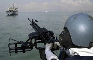 Images Dated 26th May 2004: A gunner keeps his sight on the Military Sealift Command combat stores ship USNS Concord