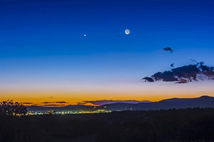 Moon, Mercury & Venus conjunction above Silver City, New Mexico Moon, Mercury & Venus conjunction above Silver City, New Mexico