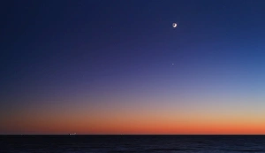 The Moon, Venus and Regulus in conjunction over Buenos Aires The Moon, Venus and Regulus in conjunction over Buenos Aires