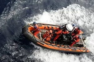 Life Jackets Gallery: Sailors conducting small boat training in a 25-foot over-the-horizon boat