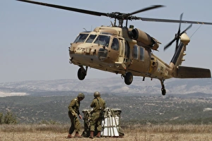 Soldiers practice external cargo mounting on a UH-60 Yanshuf of the Israel Air Force Soldiers practice external cargo mounting on a UH-60 Yanshuf of the Israel Air Force