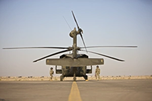 UH-60 Black Hawk flight crew members standby with fire extinguishers UH-60 Black Hawk flight crew members standby with fire extinguishers