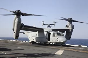 Images Dated 7th April 2013: U.S. Marine Corps MV-22B Osprey tiltrotor aircraft