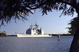 USS Mobile Bay transits into Pearl Harbor channel USS Mobile Bay transits into Pearl Harbor channel