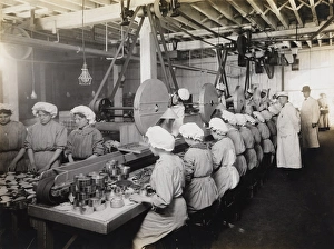 <b class=qtipBold><figcaption>Workers packing chipped beef, 1910</figcaption></b><br>Workers packing chipped beef, 1910.<br><em>© Stocktrek Images</em> Workers packing chipped beef, 1910