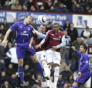 <b class=qtipBold><figcaption>Alan Stubbs</figcaption></b><br>Alan Stubbs rises above West Ham's Dean Ashton and Danny Gabbidon Mandatory Credit: Action Images / David Jacobs Livepic<br><em>© Everton 2006 - All Rights Reserved</em> Alan Stubbs