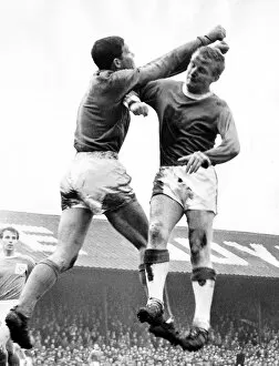 Young Collection: Alex Young Everton in action in August 1964