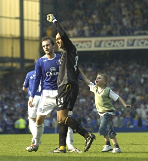 <b class=qtipBold><figcaption>Everton v Charlton Athletic</figcaption></b><br>Tim Howard celebrates at the end<br><em>© Everton FC - All Rights Reserved</em> Everton v Charlton Athletic