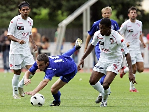 <b class=qtipBold><figcaption>Jose Baxter, Gnonza Geoffroy</figcaption></b><br>Everton's Jose Baxter, foreground left, vies for the ball with Sion's Gnonza Geoffroy, foreground right, during a friendly soccer match in Martigny, Switzerland, Saturday, July 12, 2008. (AP Photo/Keystone, Olivier Maire)<br><em>© Everton FC - All Rights Reserved</em> Jose Baxter, Gnonza Geoffroy